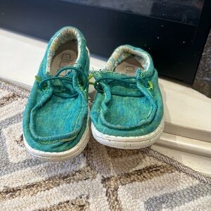 Hey Dude Shoes Wally Chamber Gamer Sneakers 160018360 Green Fabric Size Kids 10